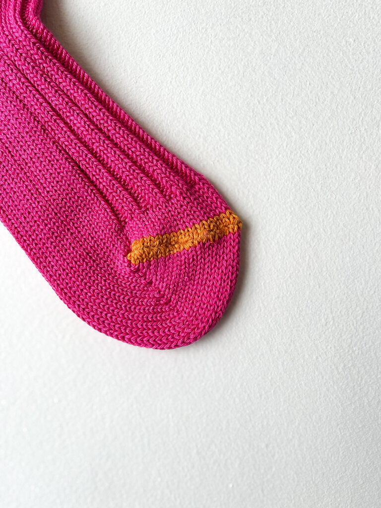 ROTOTO CHUNKY RIBBED CREW SOCKS IN DARK PINK SIZE SMALL