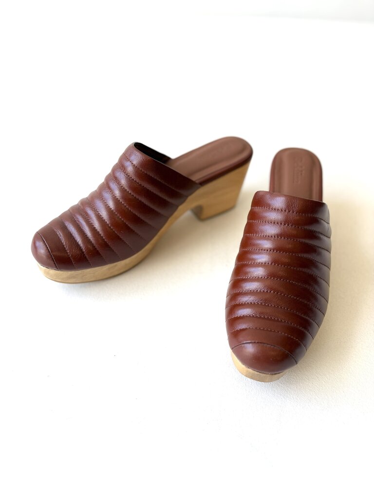 BEKLINA RIBBED CLOG SIZE 11.5
