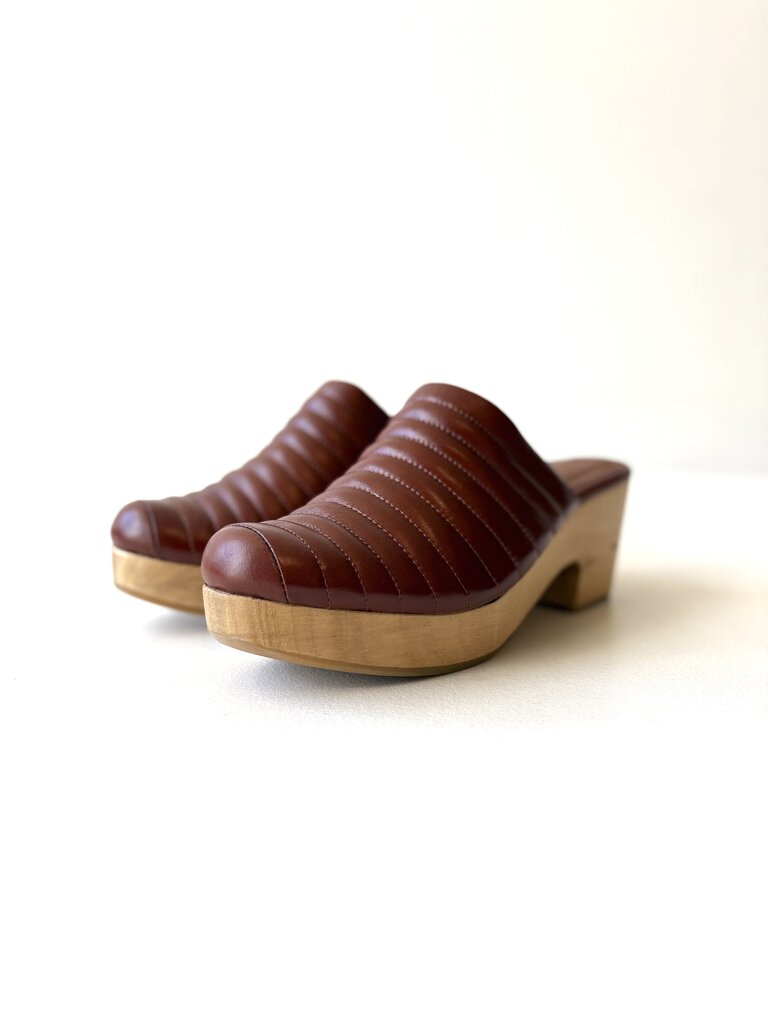 BEKLINA RIBBED CLOG SIZE 11.5