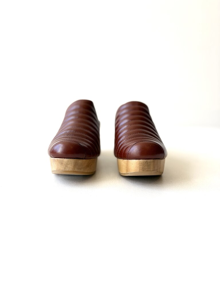 BEKLINA RIBBED CLOG SIZE 11.5