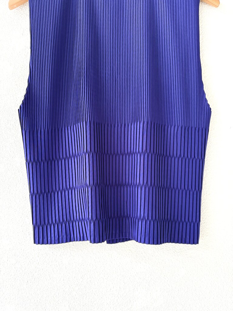 PLEATS PLEASE VEST SIZE 2