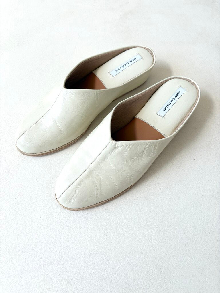 ABOUT ARIANNE 'BAO WALK SLIDES' SIZE 40