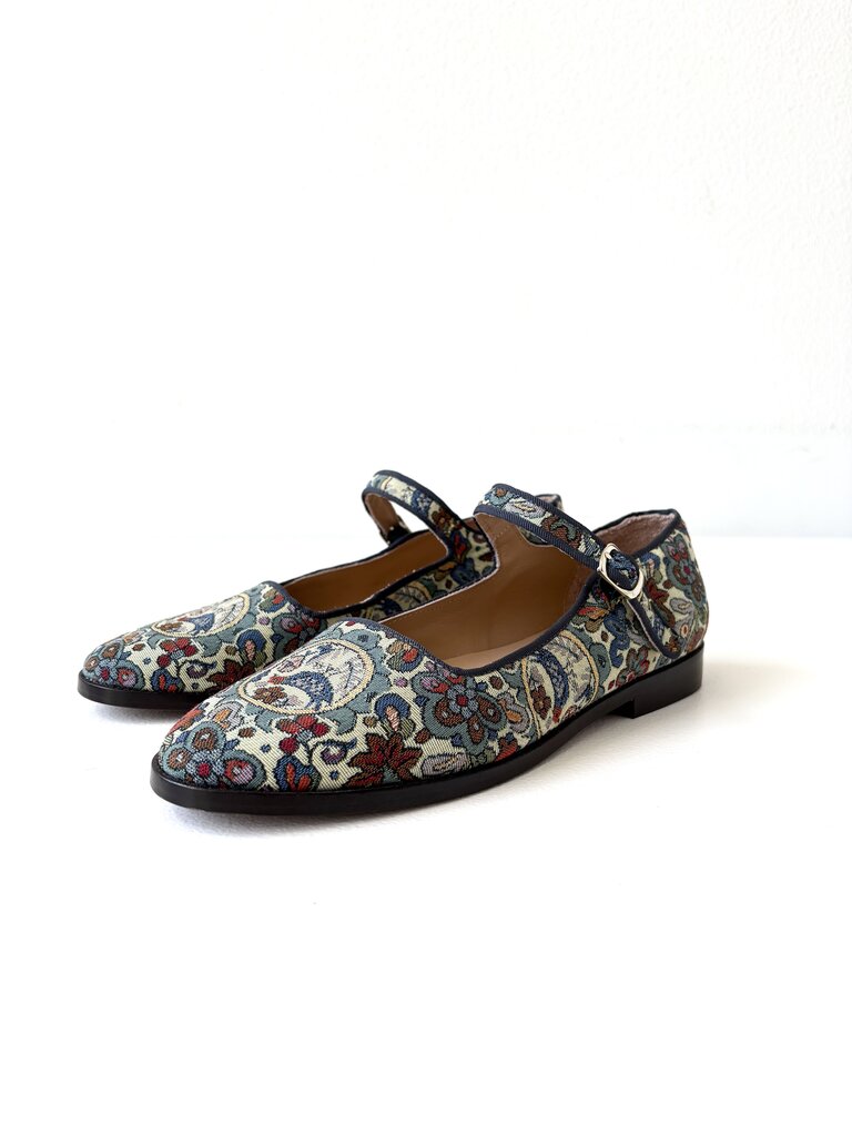 CARON CALLAHAN MARYJANES SIZE 38