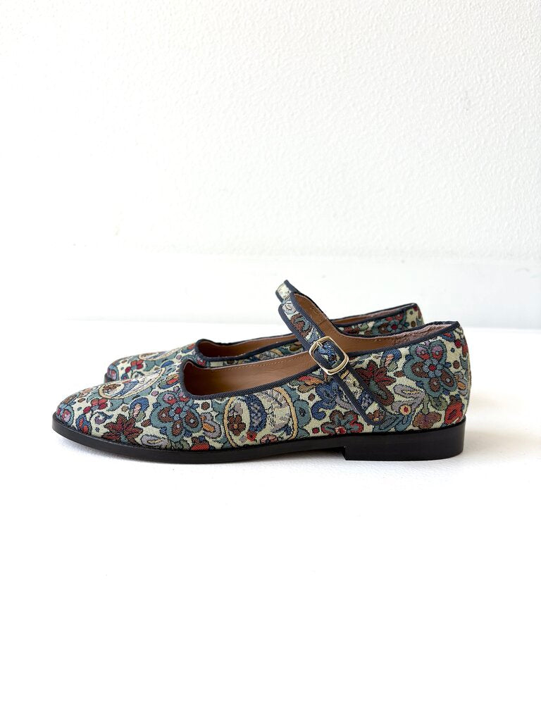 CARON CALLAHAN MARYJANES SIZE 38