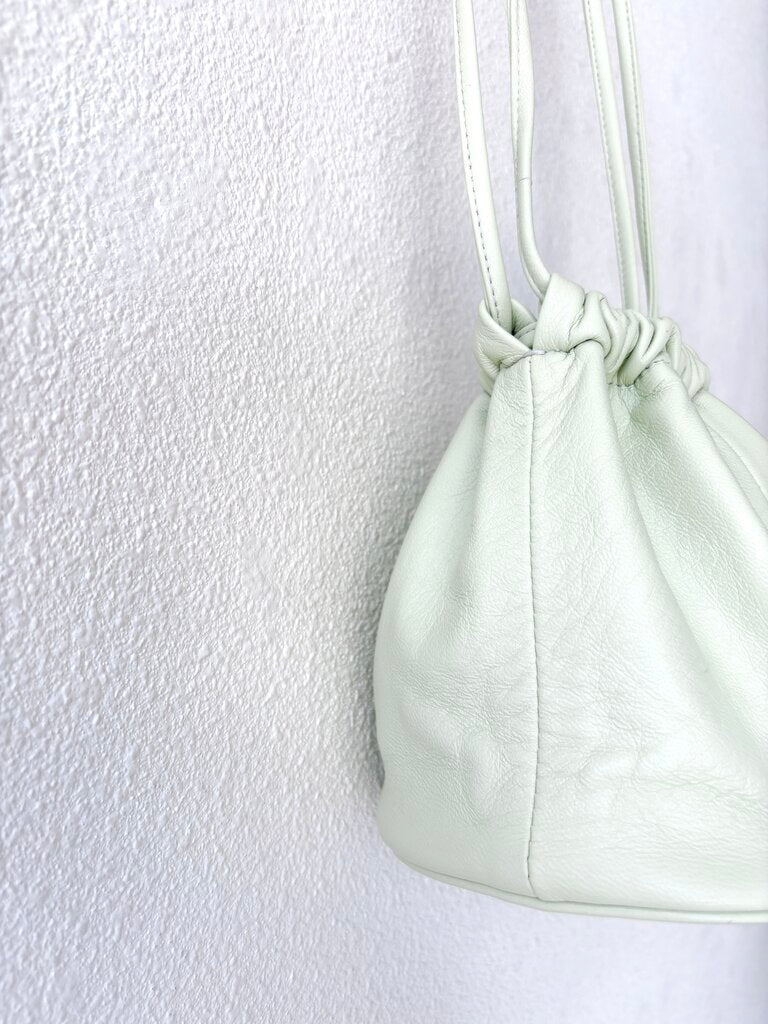 MODERN WEAVING 'SQUARE GATHERED BUCKET' PURSE