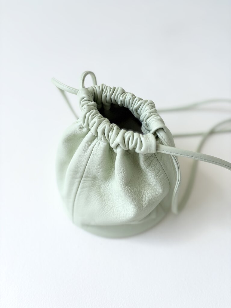 MODERN WEAVING 'SQUARE GATHERED BUCKET' PURSE