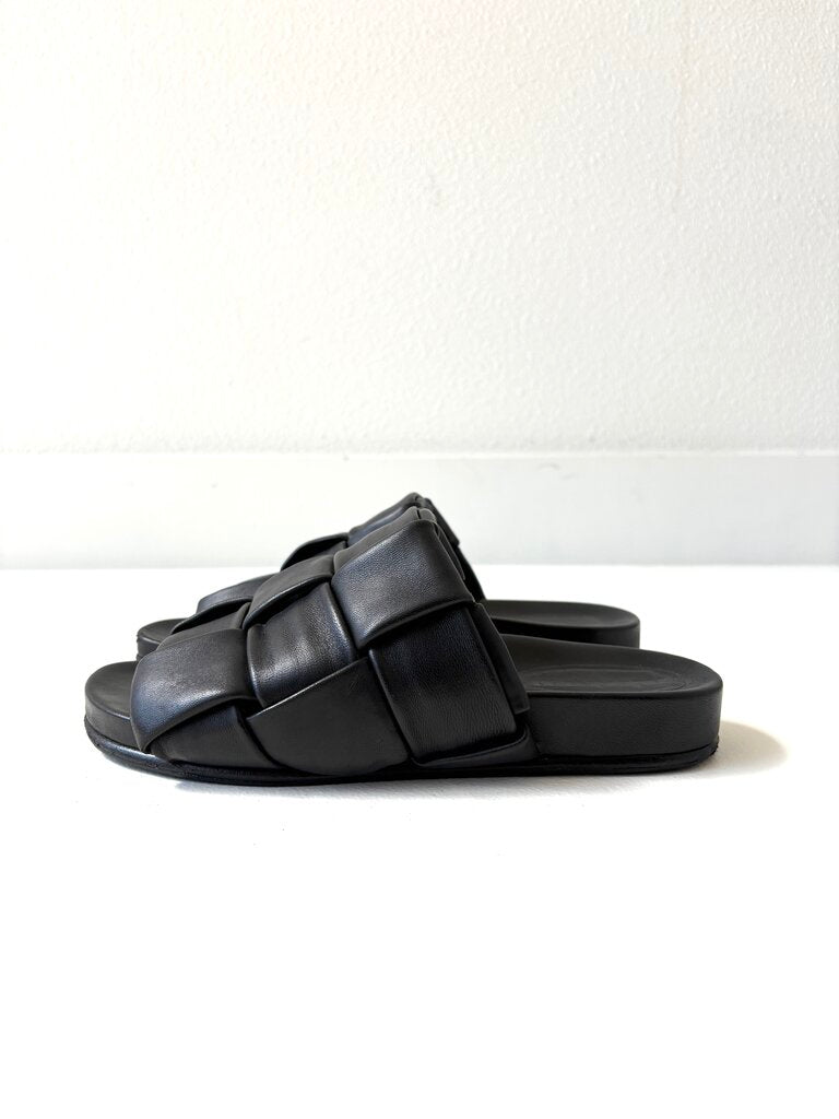 JIL SANDER WOVEN LEATHER SLIDES SIZE 37