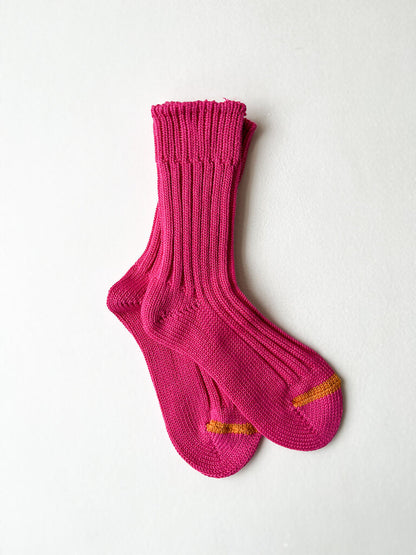 ROTOTO CHUNKY RIBBED CREW SOCKS IN DARK PINK SIZE MEDIUM