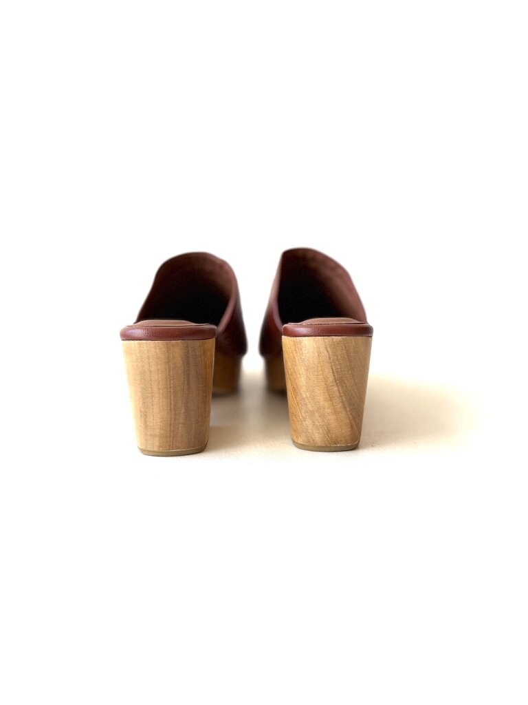 BEKLINA RIBBED CLOG SIZE 11.5