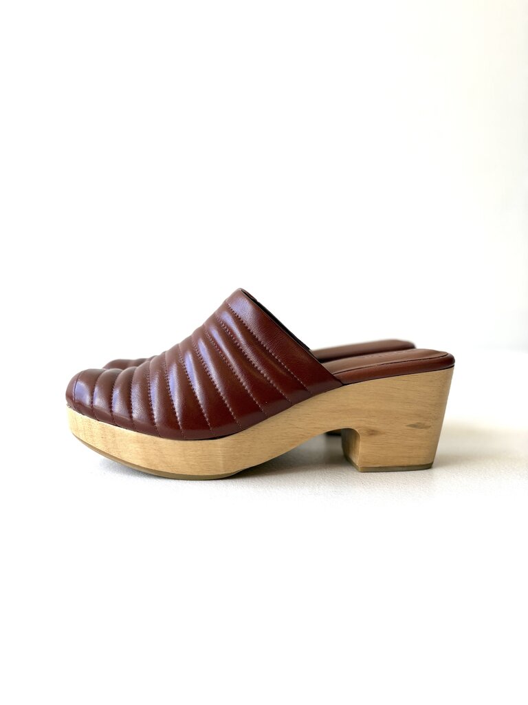BEKLINA RIBBED CLOG SIZE 11.5