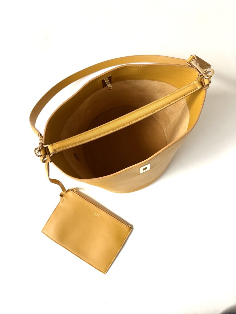 CELINE 16 BUCKET BAG