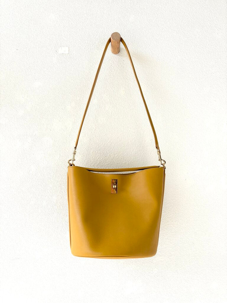 CELINE 16 BUCKET BAG