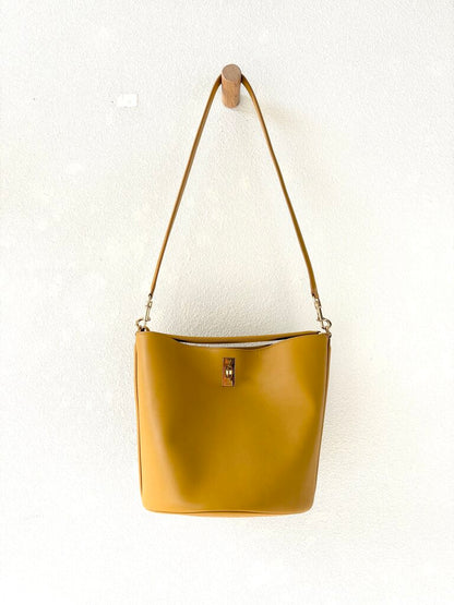 CELINE 16 BUCKET BAG