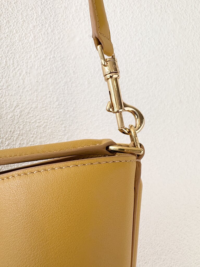 CELINE 16 BUCKET BAG