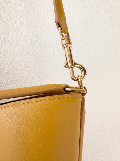 CELINE 16 BUCKET BAG