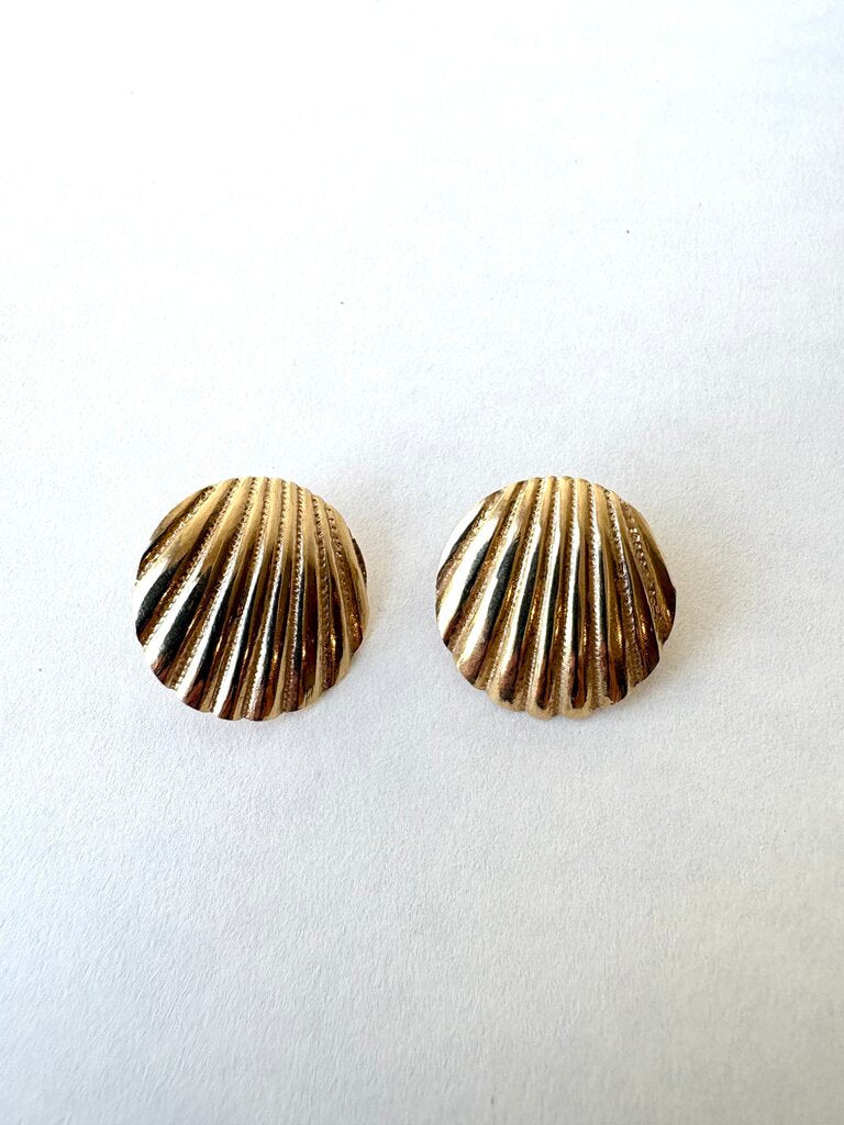 VINTAGE 14K SCALLOP SHELL EARRINGS