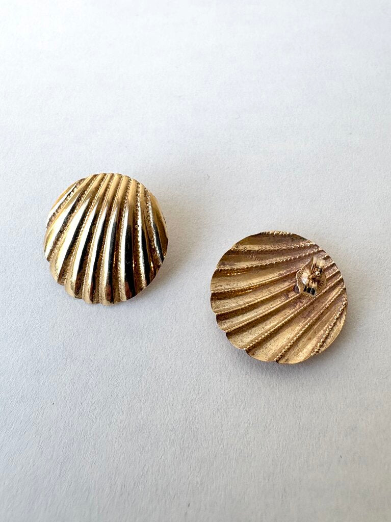 VINTAGE 14K SCALLOP SHELL EARRINGS