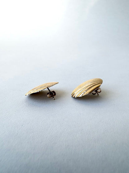 VINTAGE 14K SCALLOP SHELL EARRINGS