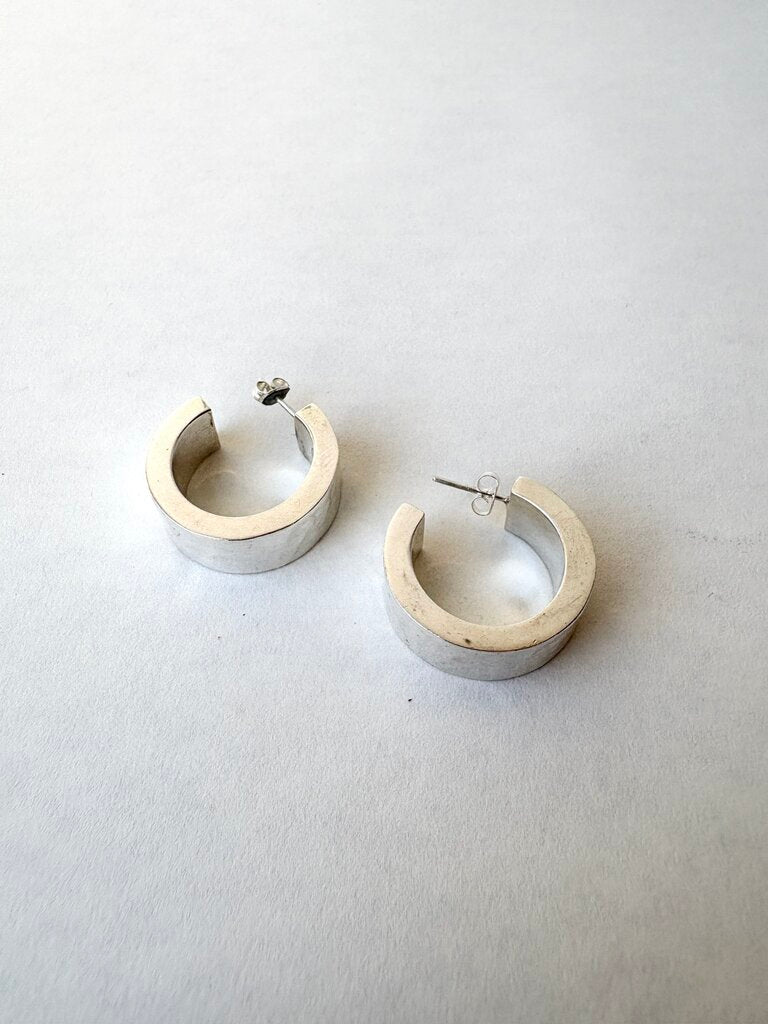 VINTAGE STERLING SILVER HOLLOW HOOPS