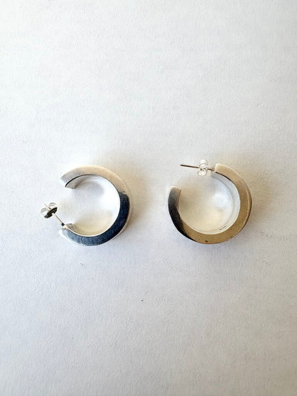 VINTAGE STERLING SILVER HOLLOW HOOPS