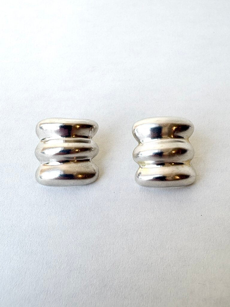 VINTAGE STERLING SILVER PUFFED THREE ROW EARRINGS