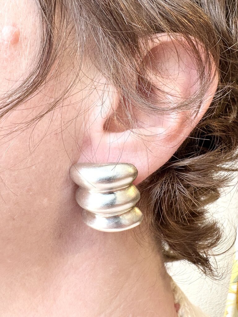 VINTAGE STERLING SILVER PUFFED THREE ROW EARRINGS