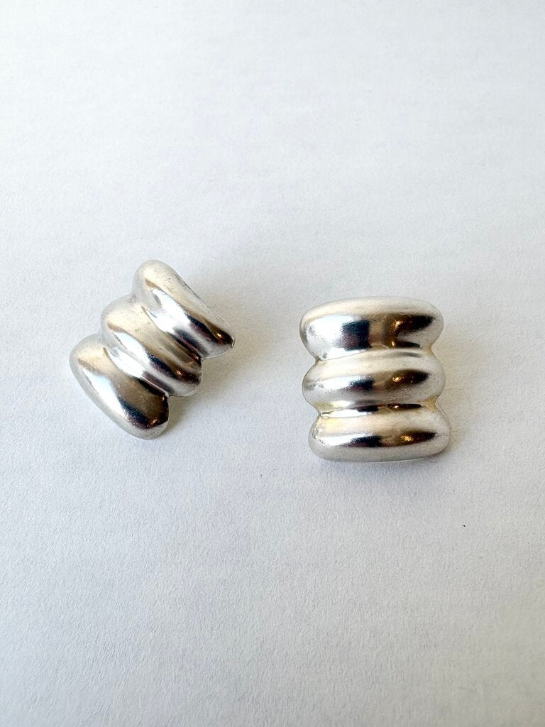VINTAGE STERLING SILVER PUFFED THREE ROW EARRINGS