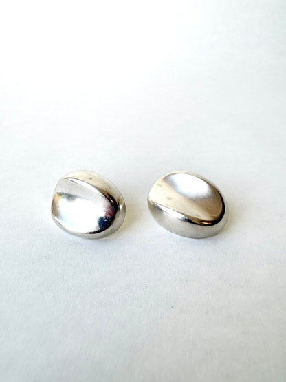 VINTAGE STERLING SILVER OVAL SCULPTURAL EARRINGS