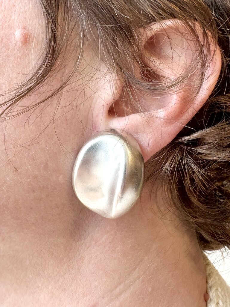 VINTAGE STERLING SILVER OVAL SCULPTURAL EARRINGS