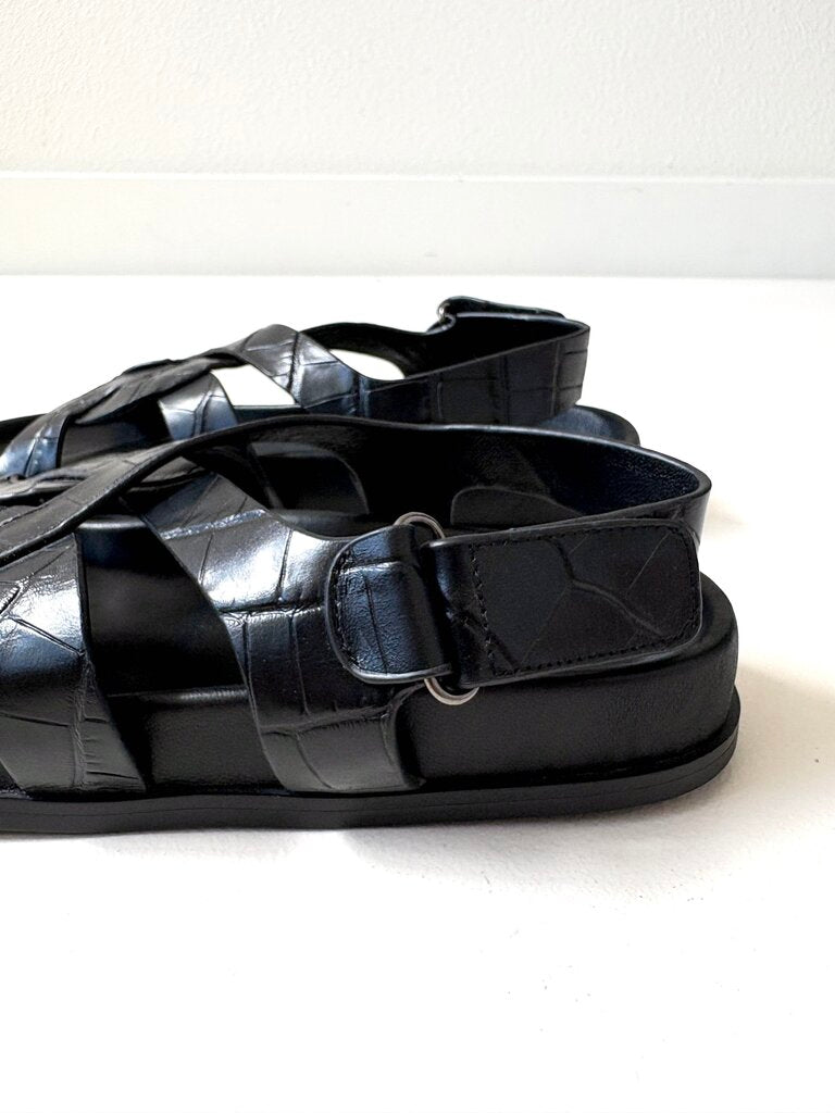 TOTEME CHUNKY FLAT SANDALS SIZE 40