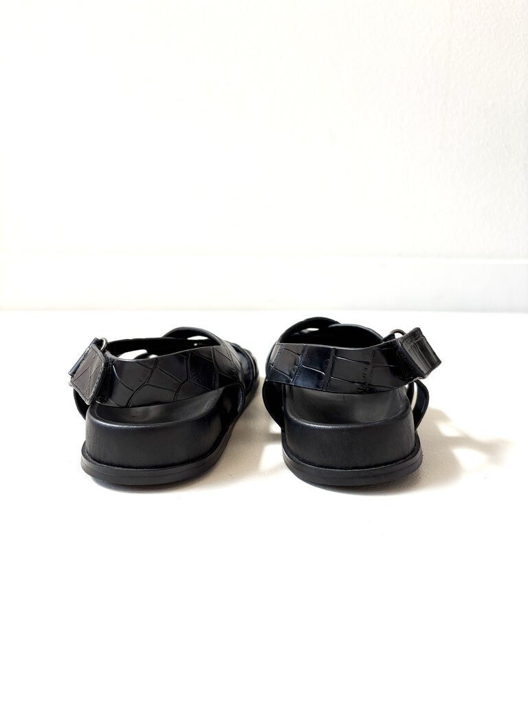 TOTEME CHUNKY FLAT SANDALS SIZE 40