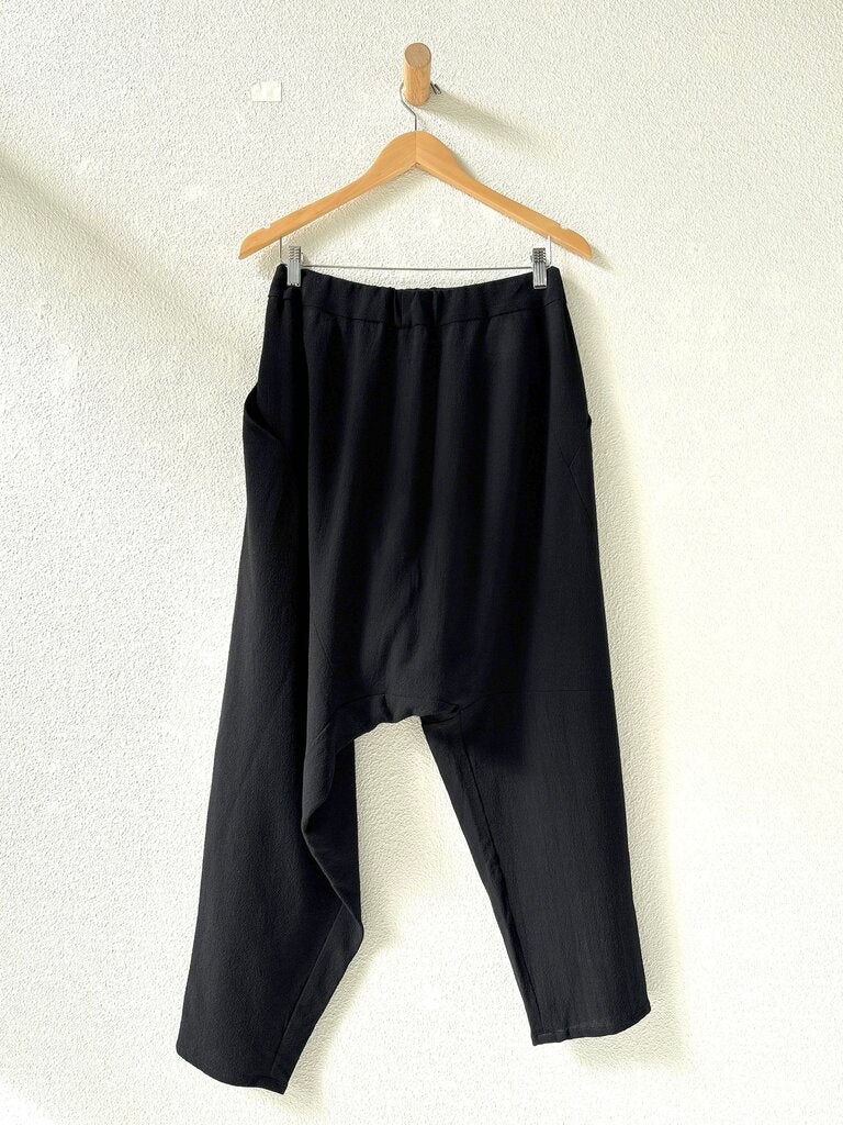 ANNTIAN WOOL CREPE DROP CROTCH PANTS ONE SIZE